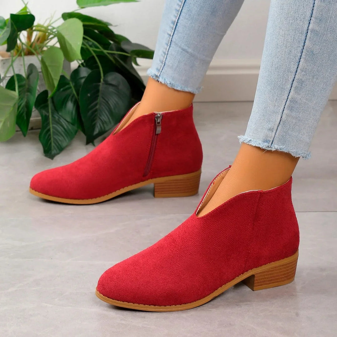 Eleganti stivali da donna in pelle scamosciata dal design classico