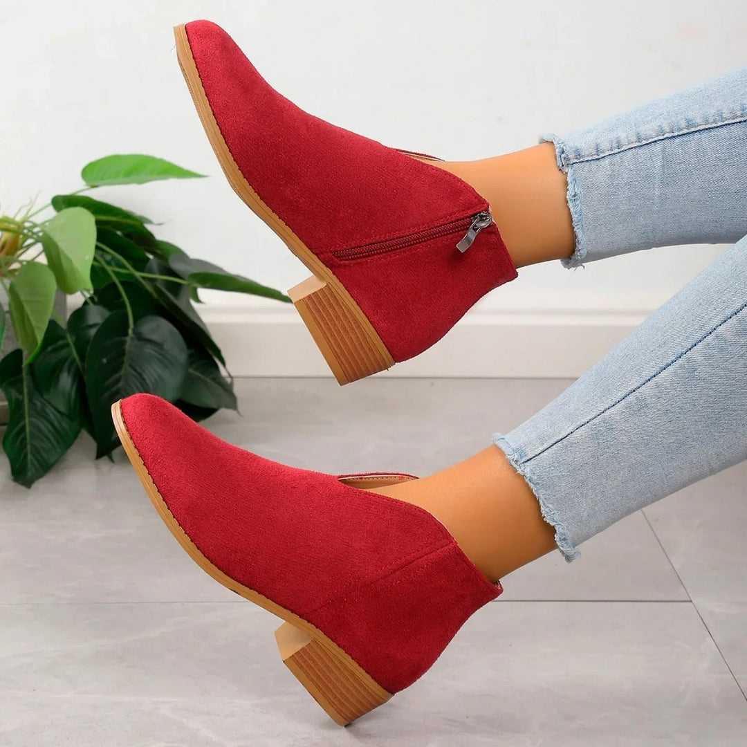 Eleganti stivali da donna in pelle scamosciata dal design classico