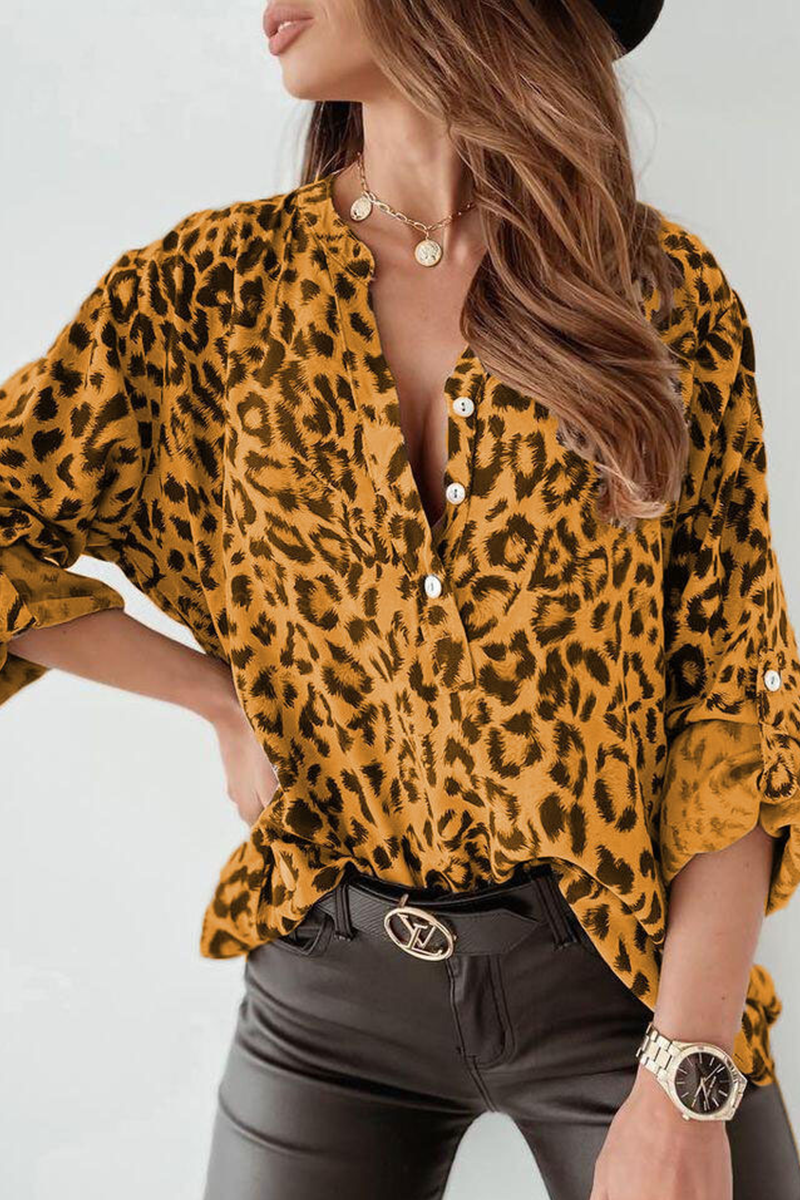 Camicetta elegante con stampa animalier di tendenza per le donne