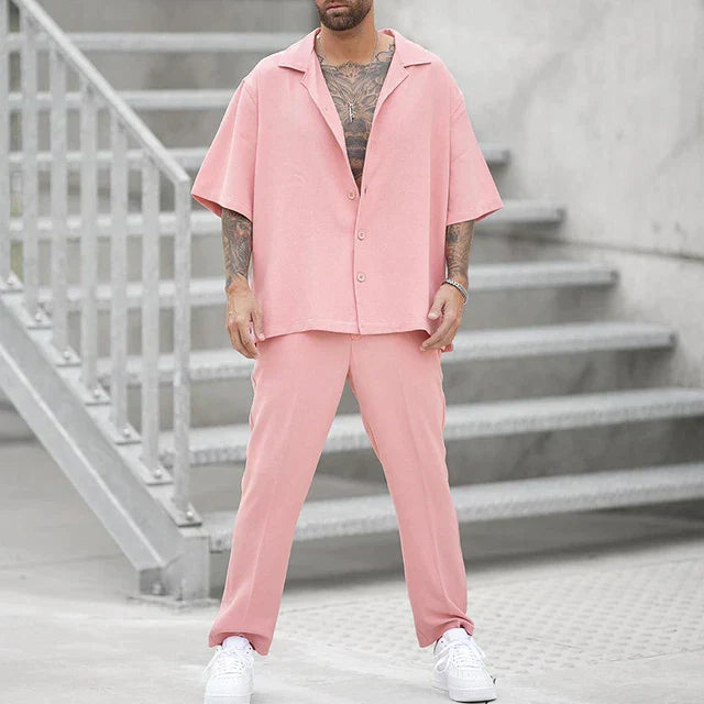 Set da uomo con maglietta ampia e pantaloni eleganti - comfort e stile in un unico prodotto
