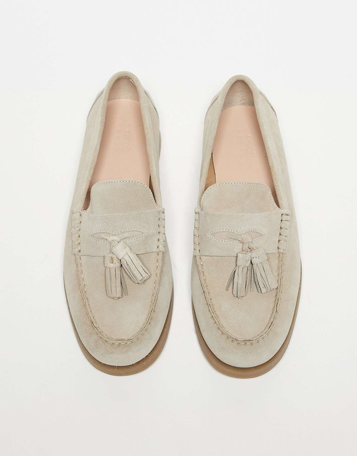 Eleganti mocassini ClassicStep in pelle scamosciata con nappe alla moda