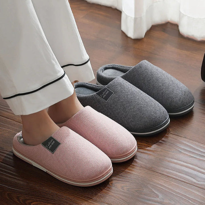 Pantofole Octavia da donna, morbide e confortevoli, perfette per i momenti di relax a casa.