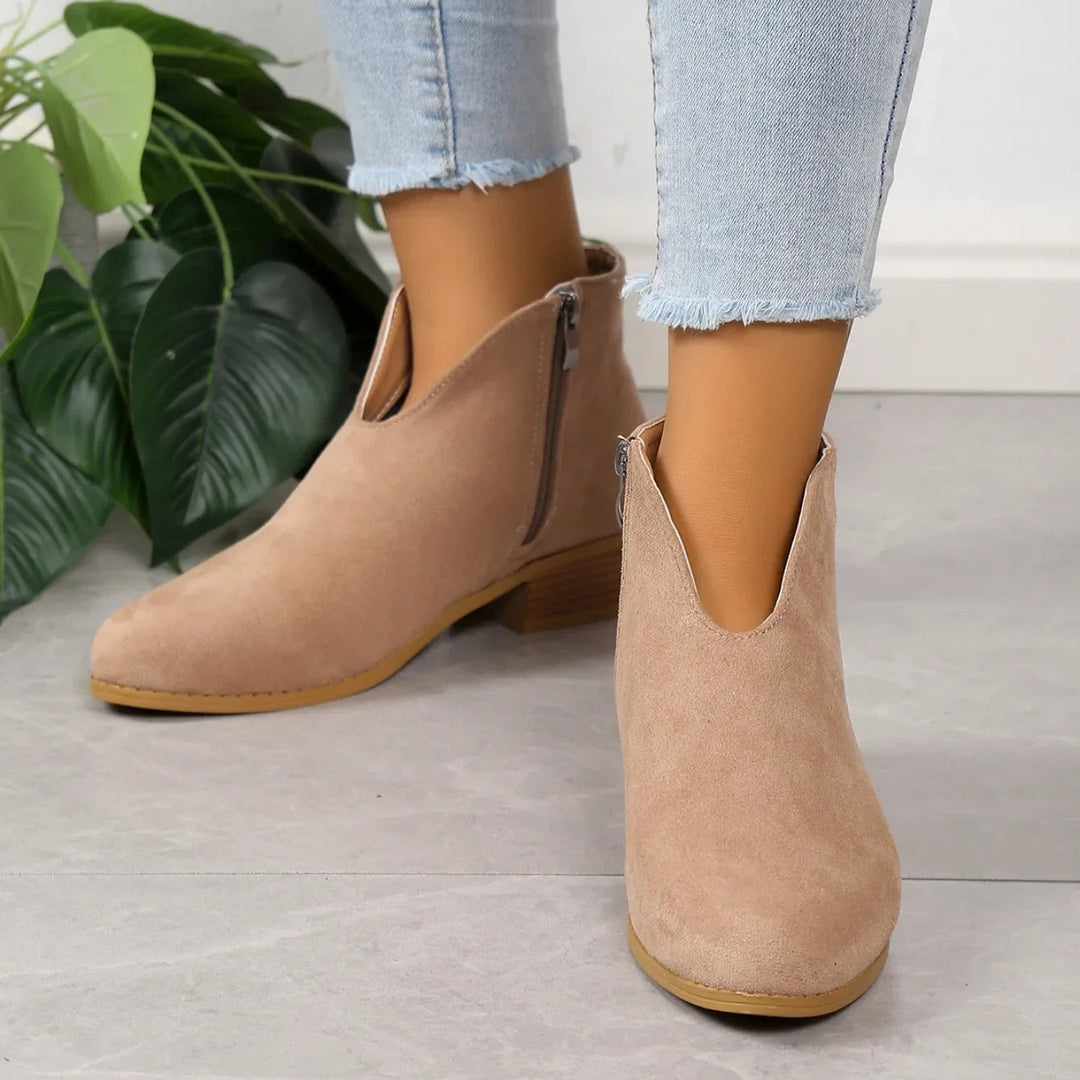 Eleganti stivali da donna in pelle scamosciata dal design classico
