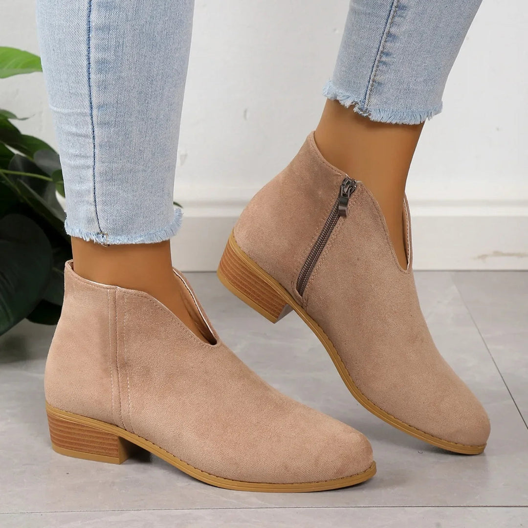 Eleganti stivali da donna in pelle scamosciata dal design classico