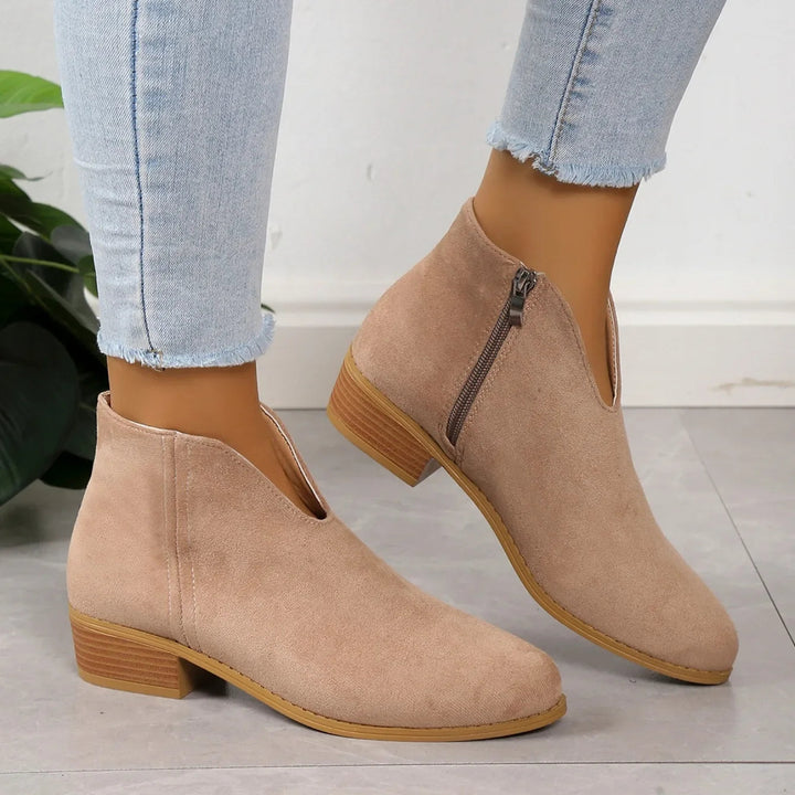 Eleganti stivali da donna in pelle scamosciata dal design classico