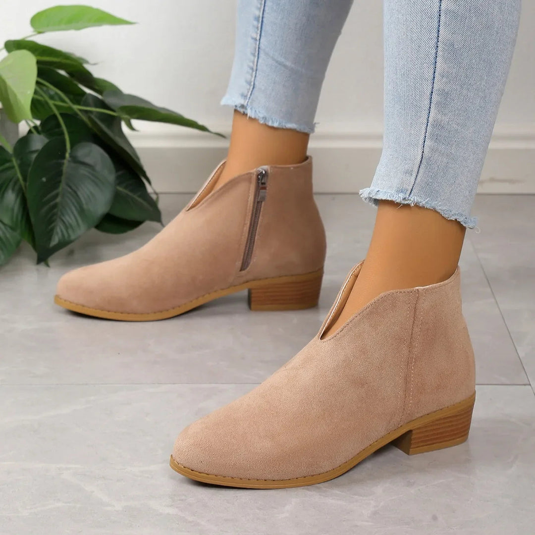 Eleganti stivali da donna in pelle scamosciata dal design classico
