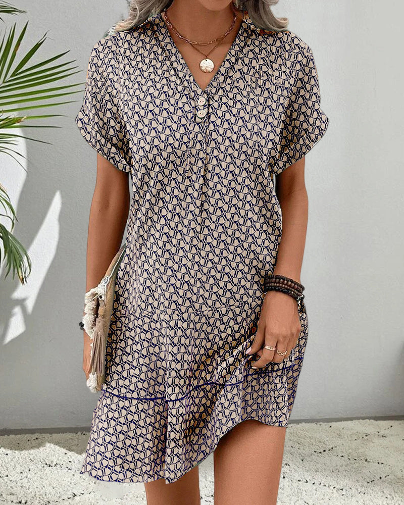 Abito casual alla moda con maniche corte ed elegante scollatura a V