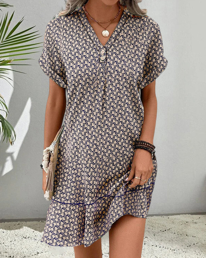 Abito casual alla moda con maniche corte ed elegante scollatura a V