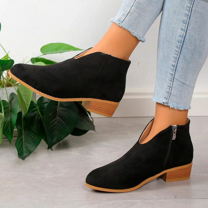 Eleganti stivali da donna in pelle scamosciata dal design classico
