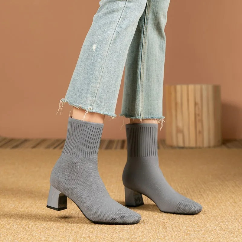 Eleganti stivali da donna con tacco in maglia - comfort e stile in un unico prodotto