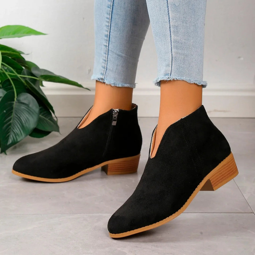 Eleganti stivali da donna in pelle scamosciata dal design classico