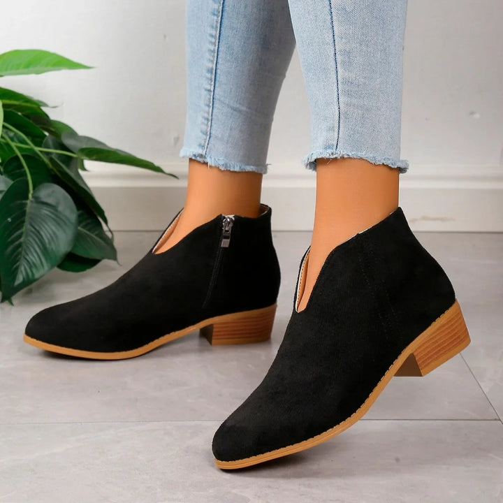 Eleganti stivali da donna in pelle scamosciata dal design classico