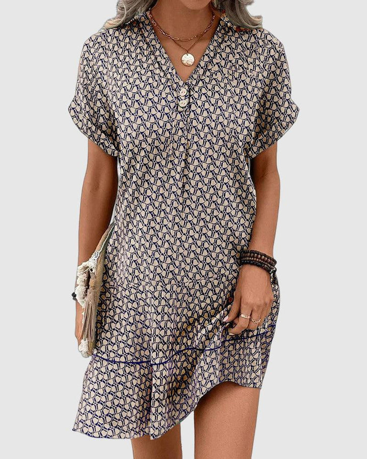 Abito casual alla moda con maniche corte ed elegante scollatura a V