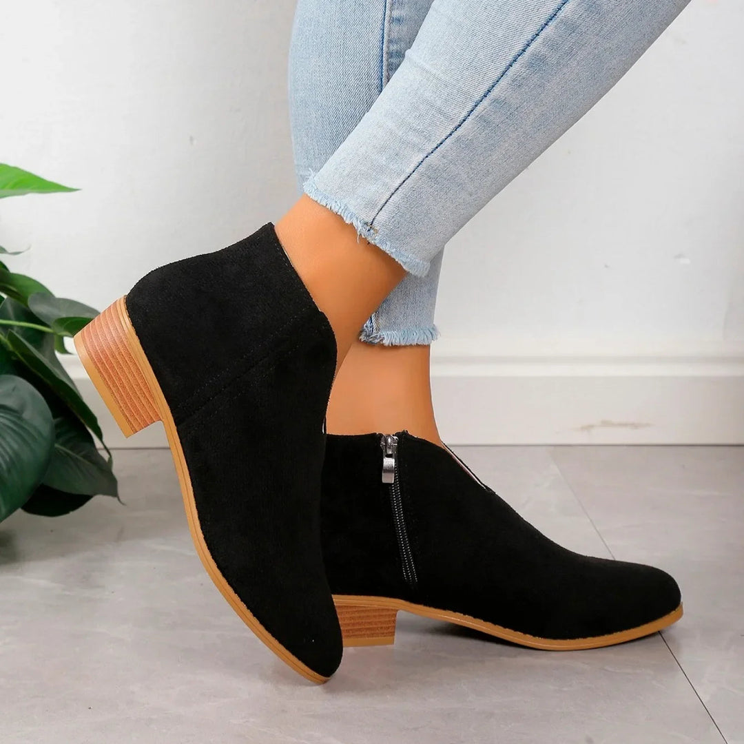 Eleganti stivali da donna in pelle scamosciata dal design classico