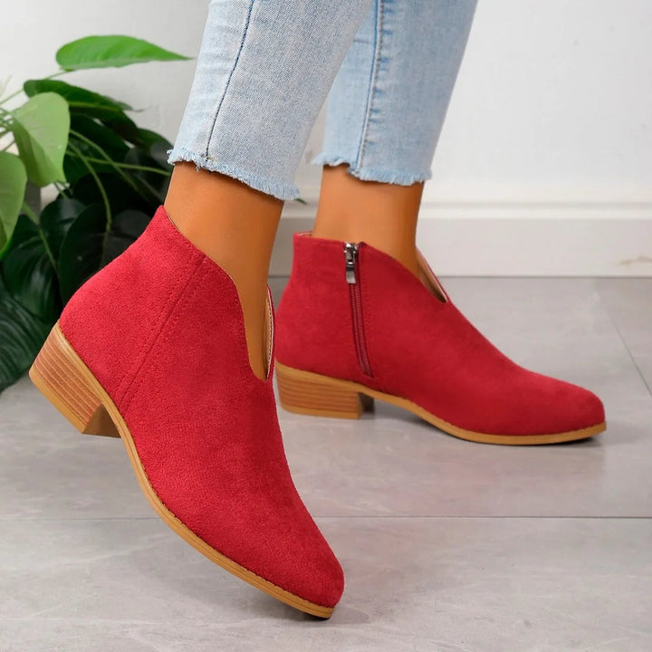Eleganti stivali da donna in pelle scamosciata dal design classico