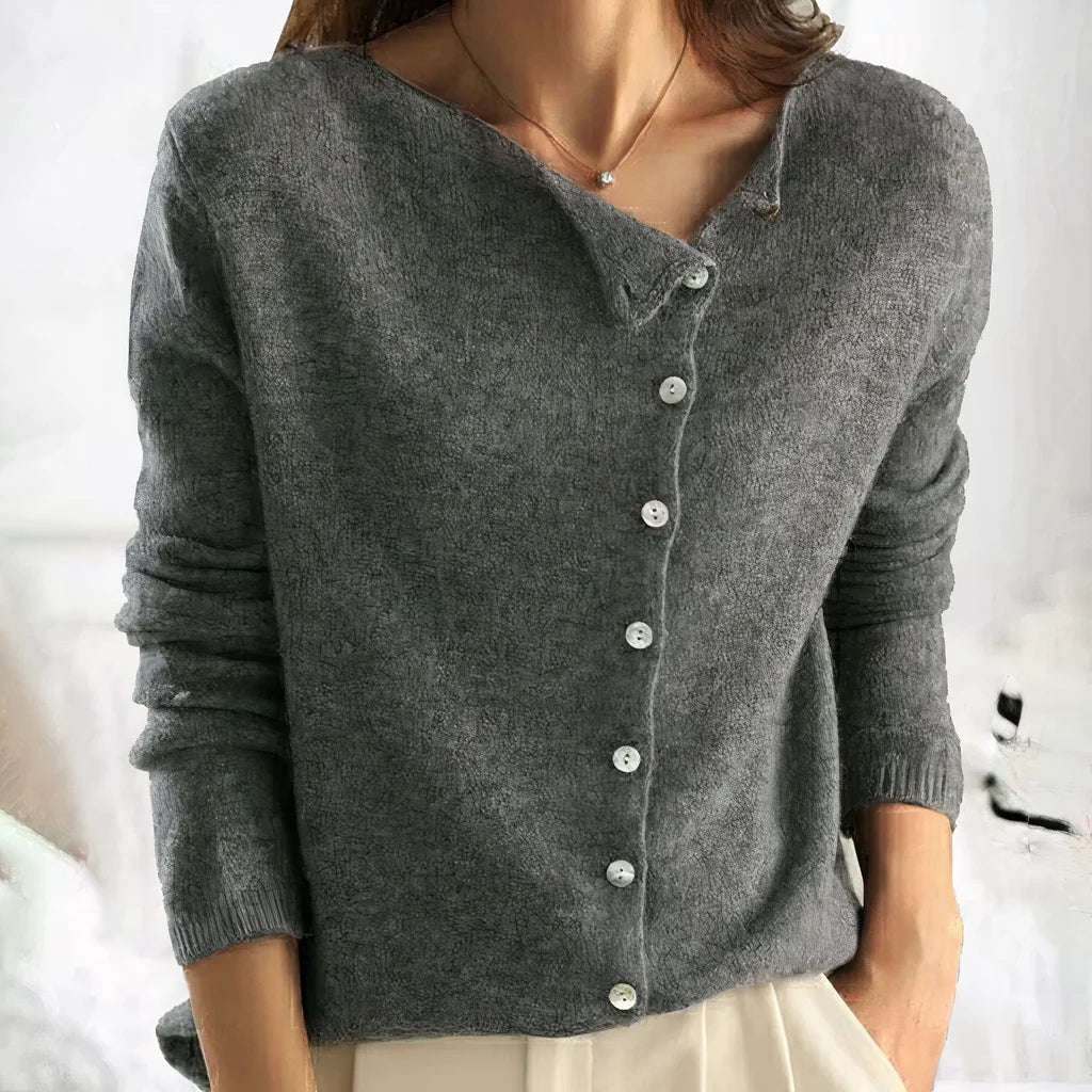 Il blusa Emilia, elegante e alla moda, è la scelta perfetta per ogni occasione.