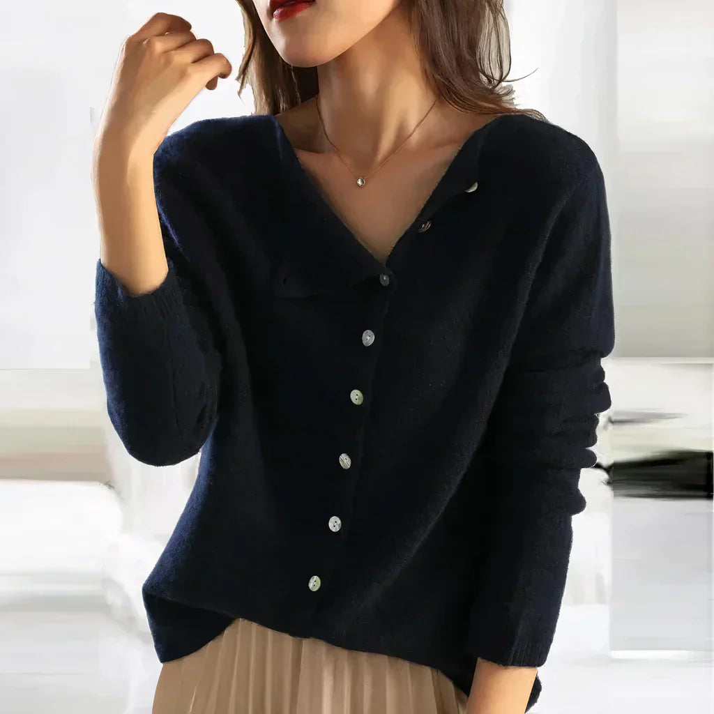 Il blusa Emilia, elegante e alla moda, è la scelta perfetta per ogni occasione.