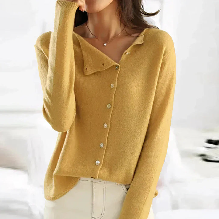 Il blusa Emilia, elegante e alla moda, è la scelta perfetta per ogni occasione.