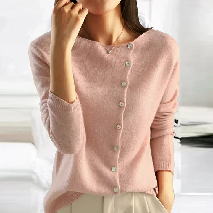 Il blusa Emilia, elegante e alla moda, è la scelta perfetta per ogni occasione.