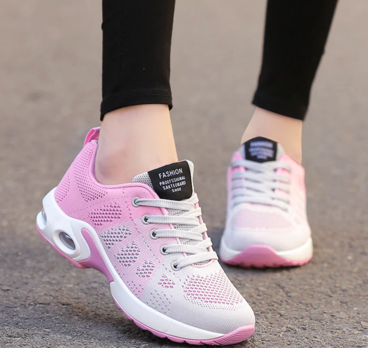 Scarpe da ginnastica sportive da donna con mesh traspirante, ammortizzazione superiore e comfort ultraleggero per essere indossate tutto il giorno.