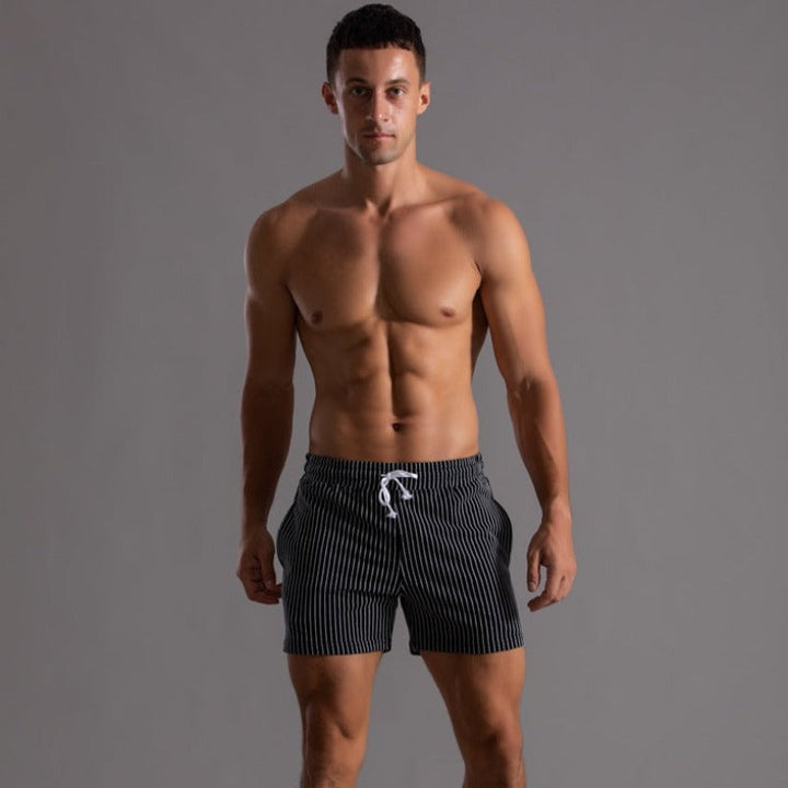 Pantaloncini da uomo alla moda per l'estate e la spiaggia: l'aggiunta perfetta allo stile stagionale