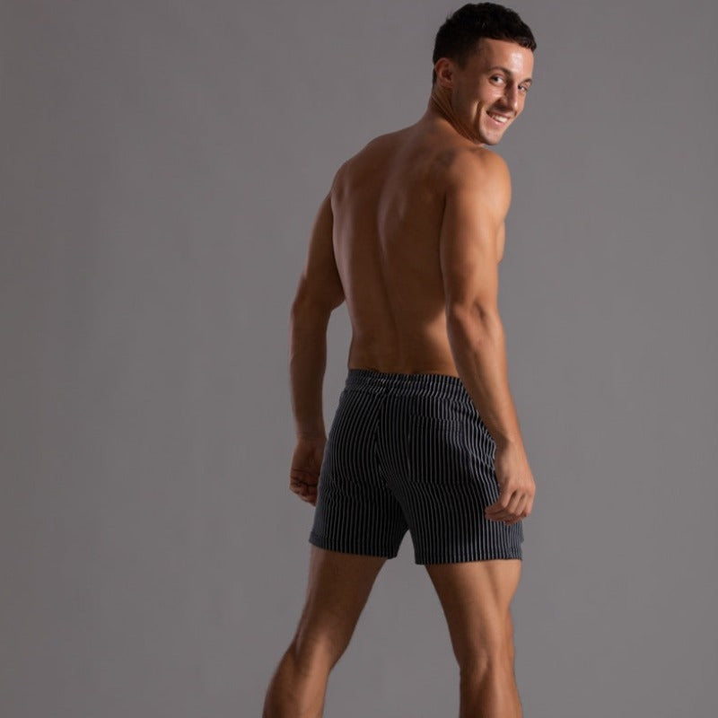 Pantaloncini da uomo alla moda per l'estate e la spiaggia: l'aggiunta perfetta allo stile stagionale