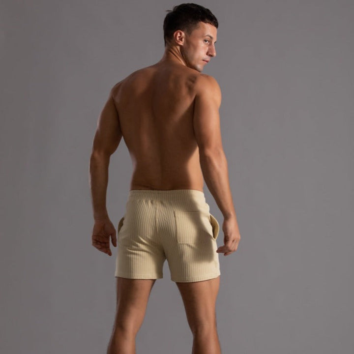 Pantaloncini da uomo alla moda per l'estate e la spiaggia: l'aggiunta perfetta allo stile stagionale