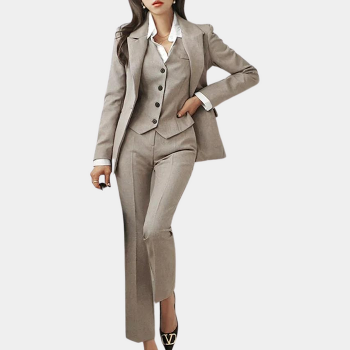 Elegante set da tre pezzi per donne chic e alla moda