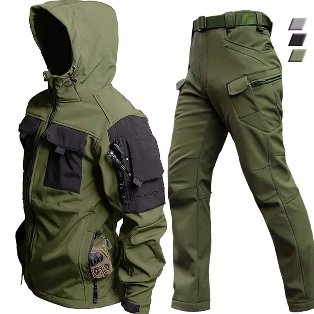 Elegante set LOUIS: giacca con cappuccio e pantaloni cargo funzionali per un look unico.