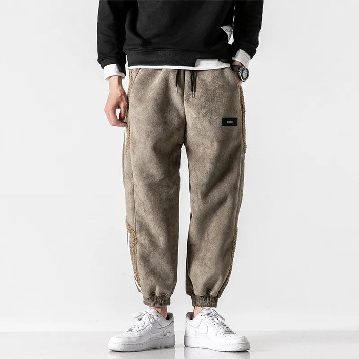 Pantaloni casual eleganti da uomo UrbanFlow con strisce di tendenza