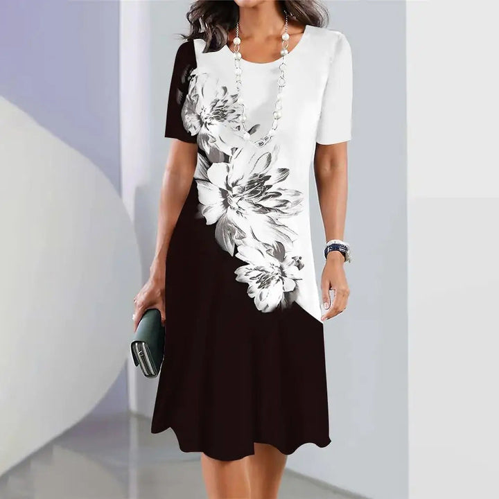 Elegante abito da donna con linea ad A, maniche corte, scollo rotondo e sorprendente motivo a gradi - leggero e comodo per ogni occasione