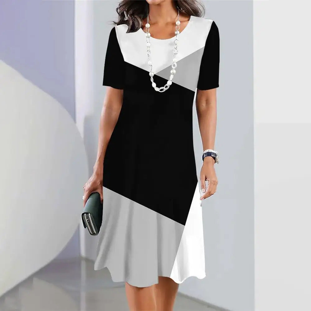 Elegante abito da donna con linea ad A, maniche corte, scollo rotondo e sorprendente motivo a gradi - leggero e comodo per ogni occasione