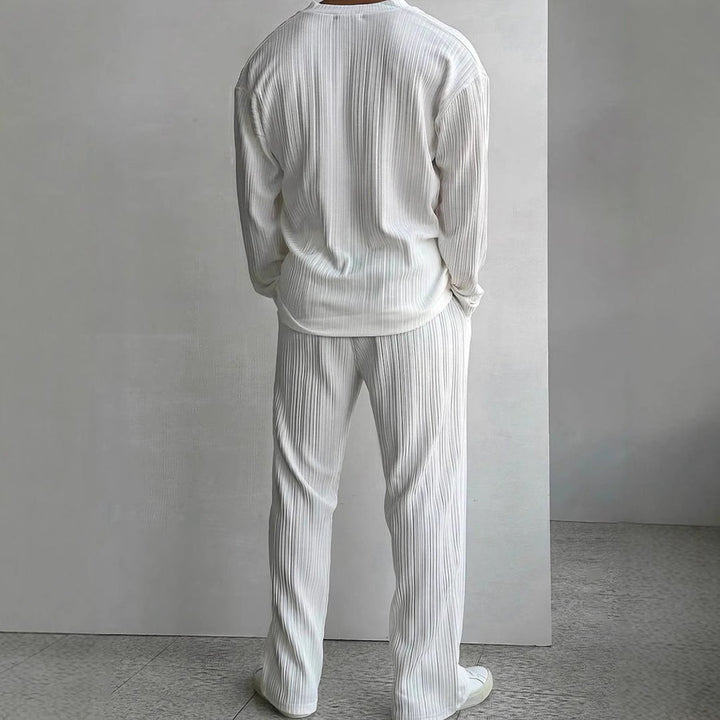 Set da uomo elegantemente casual con texture plissettata - Camicia senza colletto e pantaloni lunghi e dritti