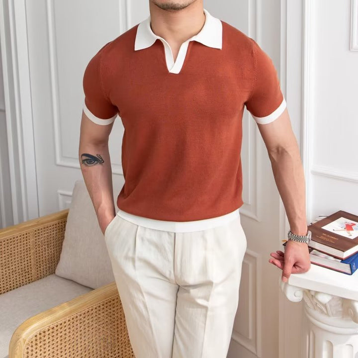 Polo da uomo in maglia di cotone - comoda vestibilità regolare, scollo a punta e polsini a costine con maniche corte.