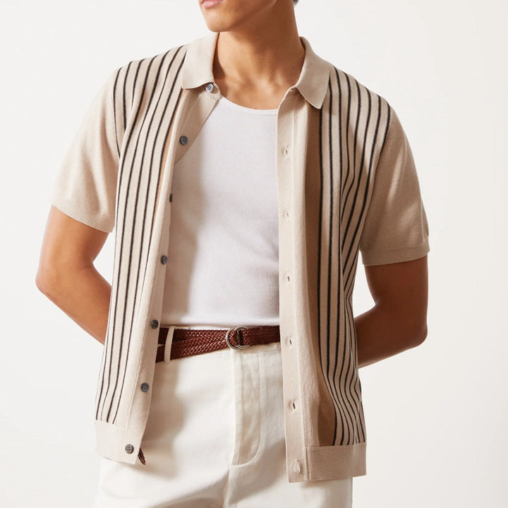 Elegante polo da uomo in maglia a righe verticali - vestibilità ampia con maniche corte, ideale per l'abbigliamento di tutti i giorni