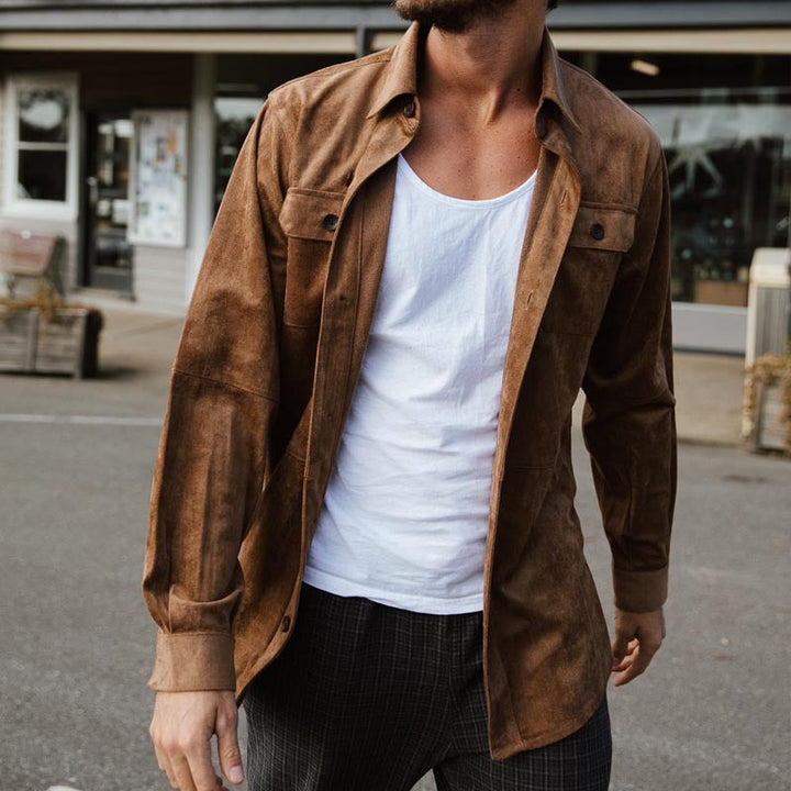 Elegante camicia da uomo svasata in similpelle, taglio classico e tasche funzionali sul petto