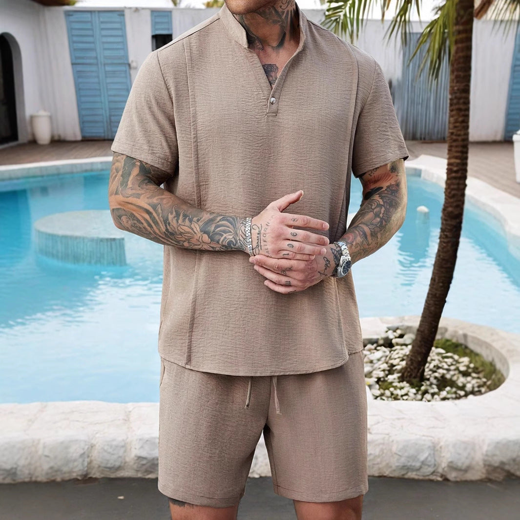 Ensemble da uomo: elegante T-shirt Henley e comodi pantaloncini corti in cotone - la scelta perfetta per le uscite diurne e serali