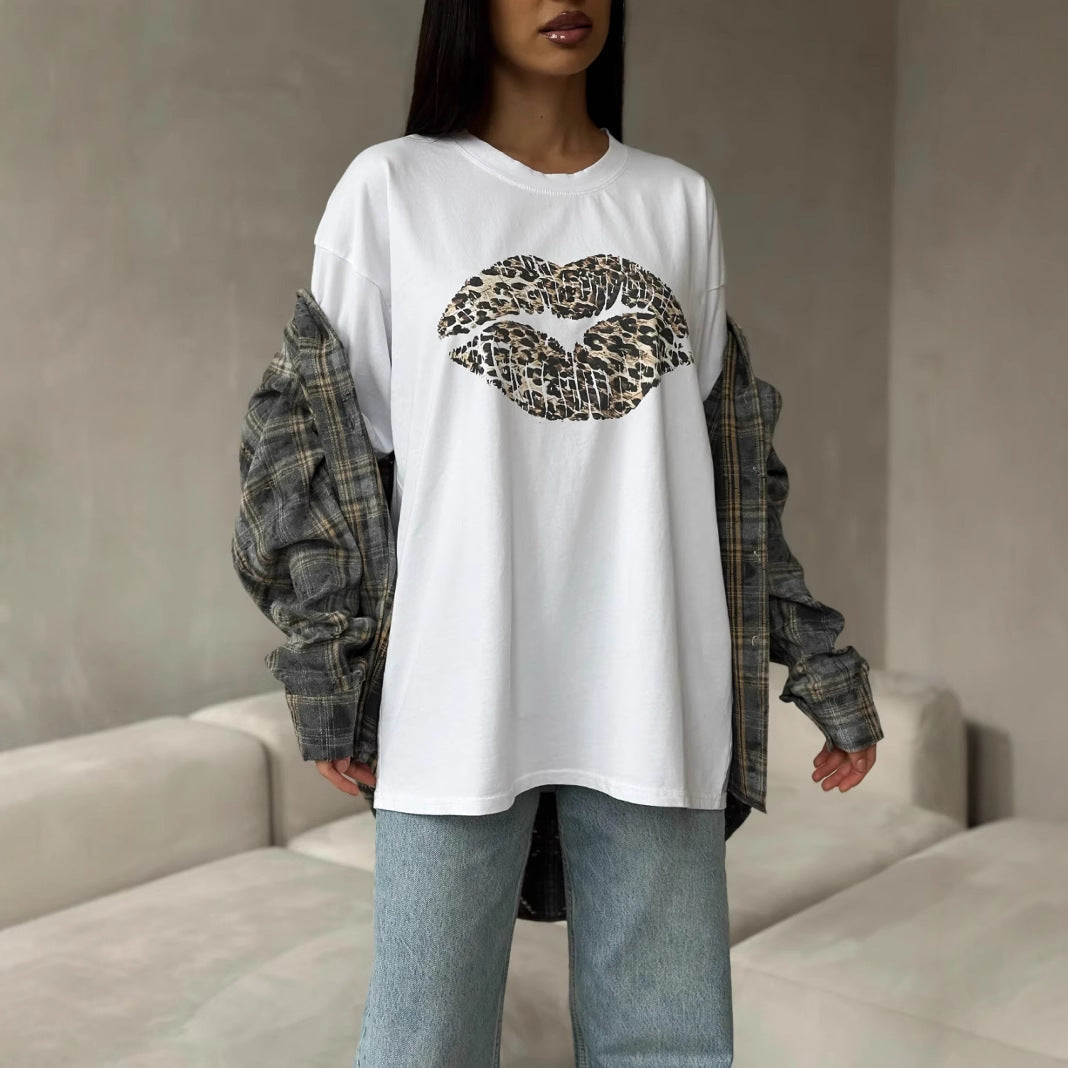 T-shirt alla moda da donna con stampa Leopard Lips - vestibilità rilassata ed elegante in cotone, maniche corte e scollatura a girocollo