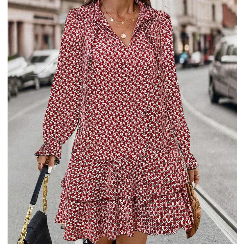Accappatoio da donna unico nel suo genere con elegante scollo a balze - VCou, maniche lunghe, toppa alla moda e motivo di tendenza