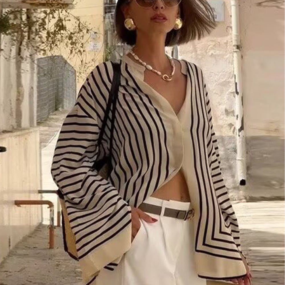 Elegante blusa da donna oversize in cotone spesso con righe di tendenza e polsini lunghi