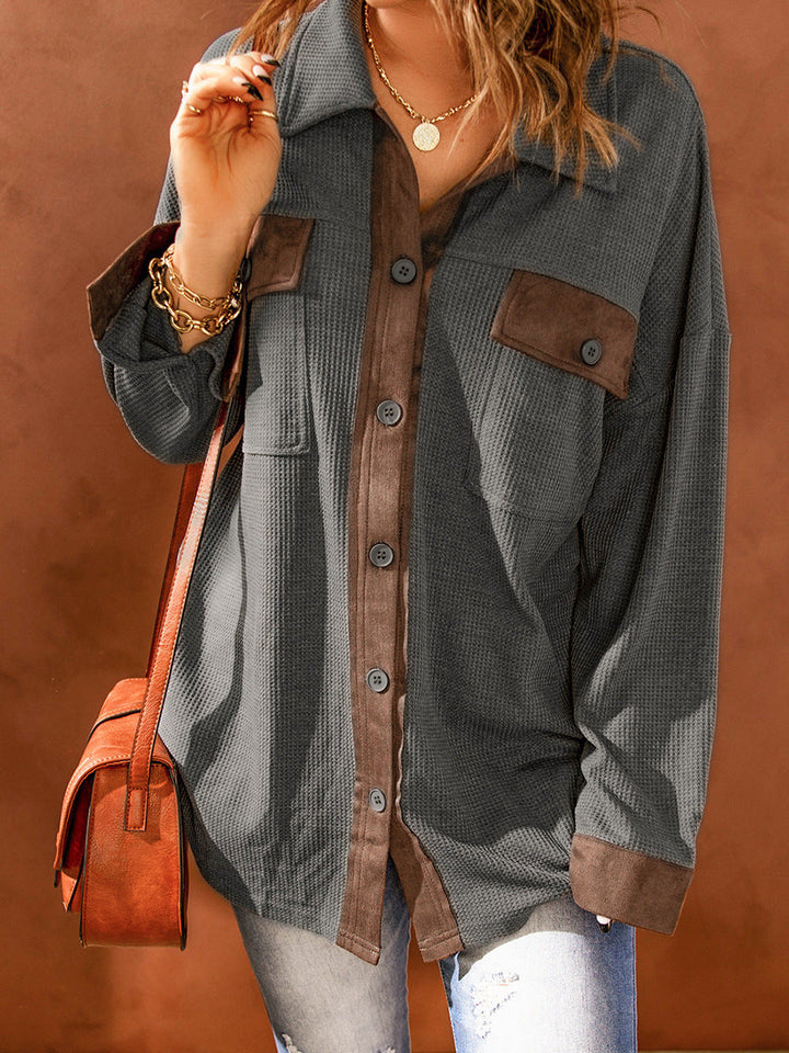 Elegante gilet da uomo a maniche lunghe con un'attraente fantasia a pois a contrasto