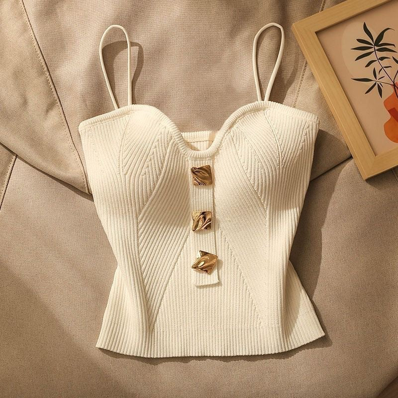 Camisole Femme Élégante à Bretelles Spaghetti Mi-Âge avec Col en V et Détails Dorés pour une Silhouette Svelte