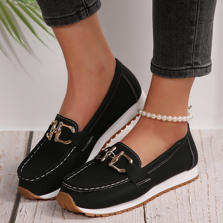 Sneakers Plataforma para Mujer - Estilo Slip-On con Cadena y Punta Moc - Confort Casual y Moderno