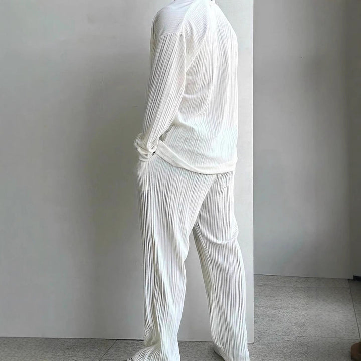 Set da uomo elegantemente casual con texture plissettata - Camicia senza colletto e pantaloni lunghi e dritti