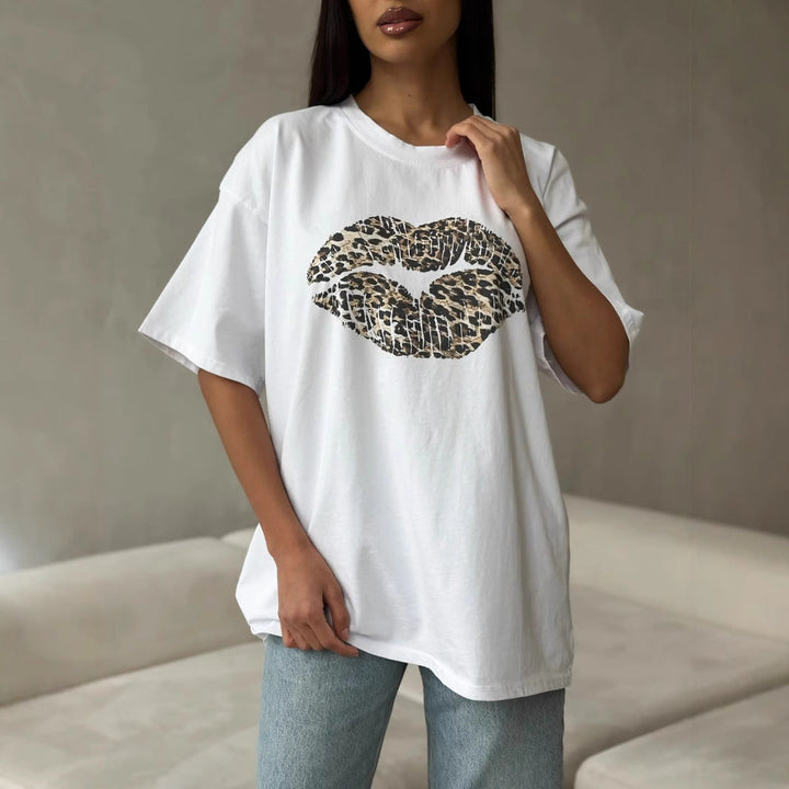 T-shirt alla moda da donna con stampa Leopard Lips - vestibilità rilassata ed elegante in cotone, maniche corte e scollatura a girocollo