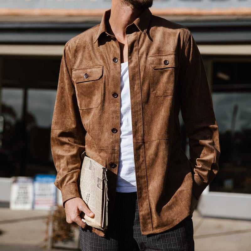 Elegante camicia da uomo svasata in similpelle, taglio classico e tasche funzionali sul petto