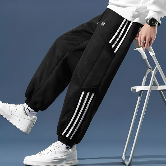Pantaloni casual eleganti da uomo UrbanFlow con strisce di tendenza