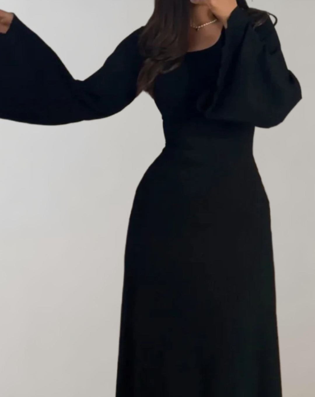 Elegante accappatoio da donna con collo a V - un'opzione elegante e lussuosa per il relax