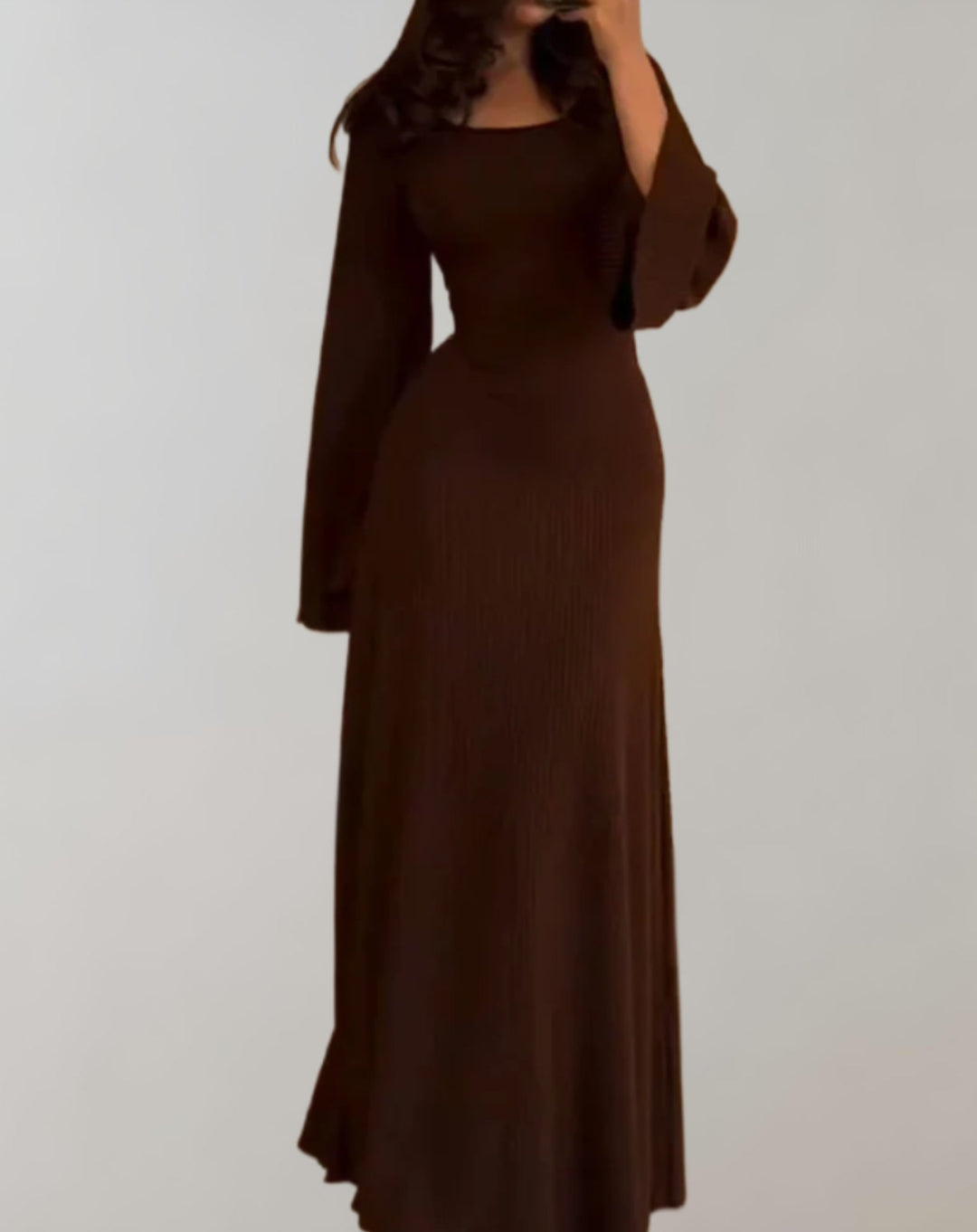 Elegante accappatoio da donna con collo a V - un'opzione elegante e lussuosa per il relax