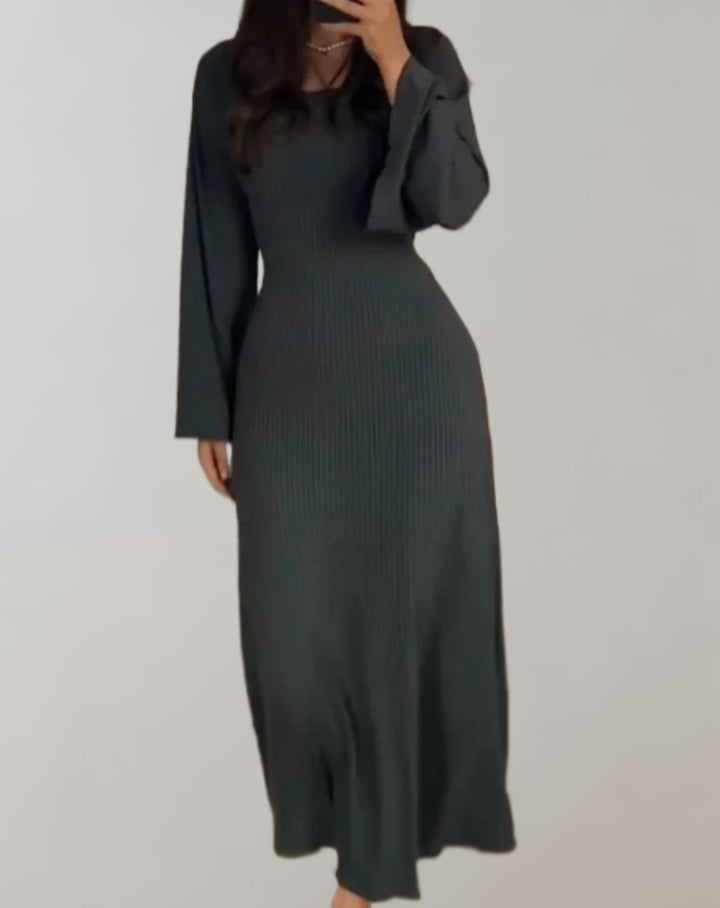 Elegante accappatoio da donna con collo a V - un'opzione elegante e lussuosa per il relax